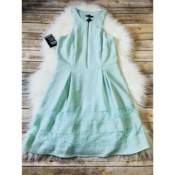EXPRESS Size 6 Mint Green Zip Front Lace Insert Textured Flare Dress NEW! - Picture 4 of 8